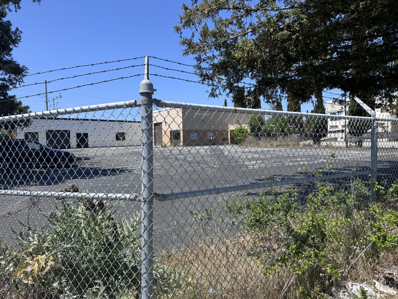 More Photos Of 1003 Arguello St, Redwood City Manufacturing For Lease