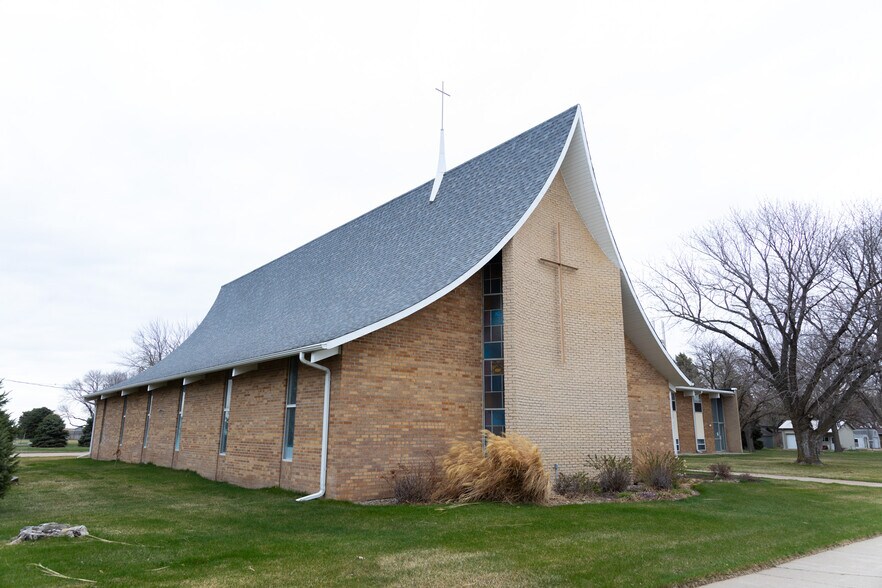 More Photos Of 381 H St, Hampton Religious Facility For Sale