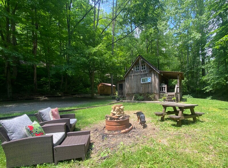 More Photos Of 15303 Midland Trl, Ansted Freestanding For Sale