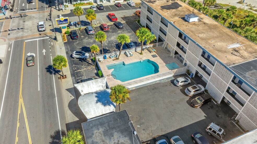 More Photos Of 606 N Ocean Blvd, Myrtle Beach Hotel For Sale