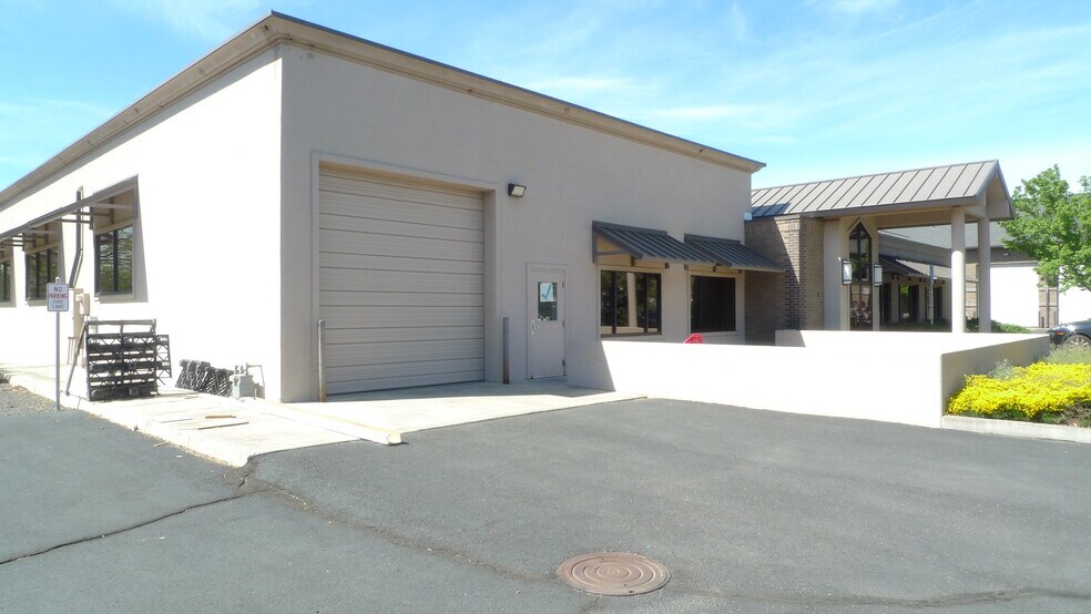 More Photos Of 708 SW Umatilla Ave, Redmond Manufacturing For Lease