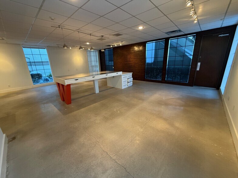 More Photos Of E Skelly Dr & S Lewis, Tulsa Office For Lease