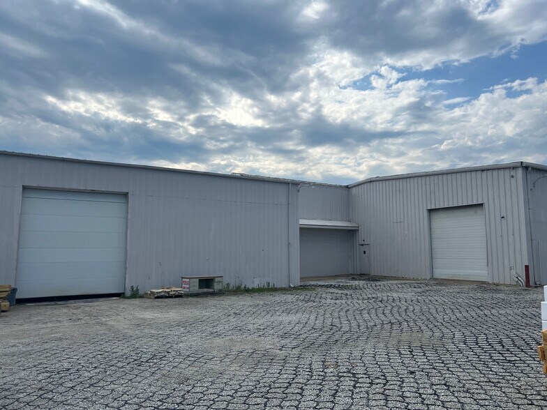More Photos Of 969 Ohio Pike, Cincinnati Flex For Sale