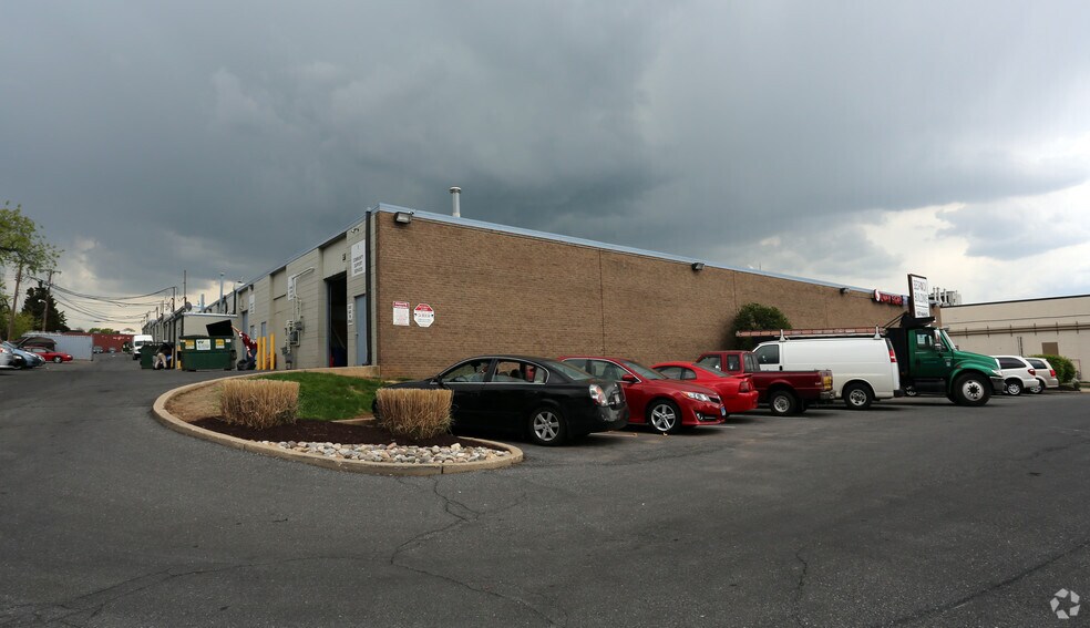 More Photos Of 16021 Industrial Dr, Gaithersburg Flex For Lease