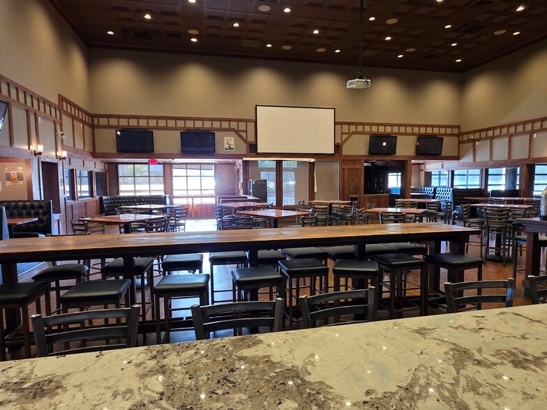 More Photos Of 7625 N La Cholla Blvd, Tucson Restaurant For Lease