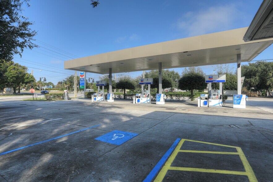 More Photos Of 755 4th St, Vero Beach Convenience Store For Sale