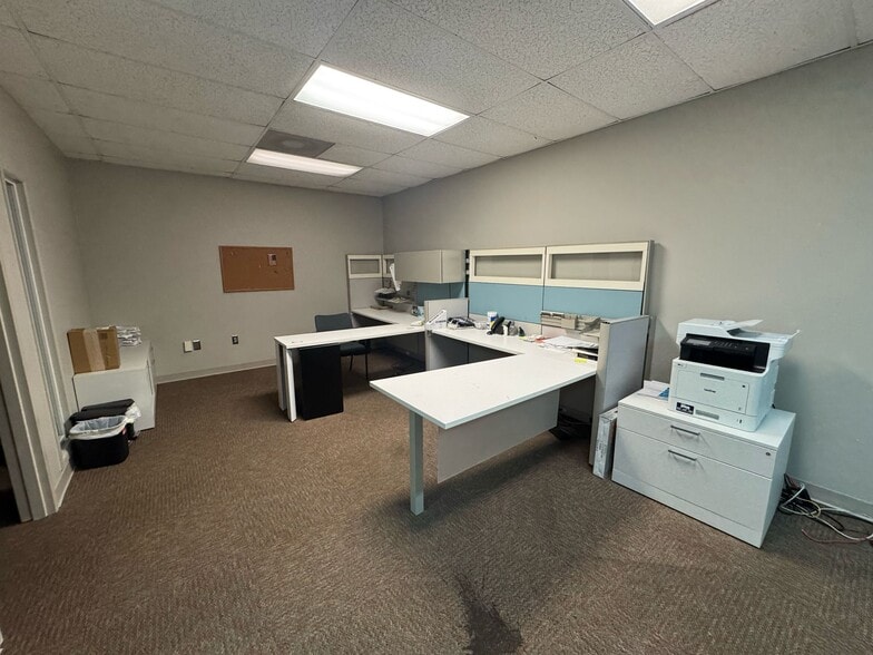 More Photos Of 3801-3891 Commerce Pky, Miramar Flex For Sale