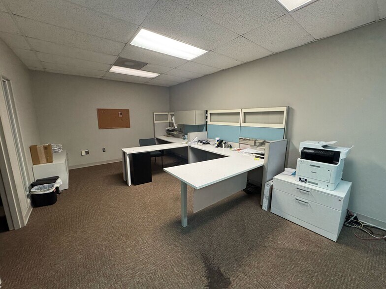 More Photos Of 3801-3891 Commerce Pky, Miramar Light Manufacturing For Lease