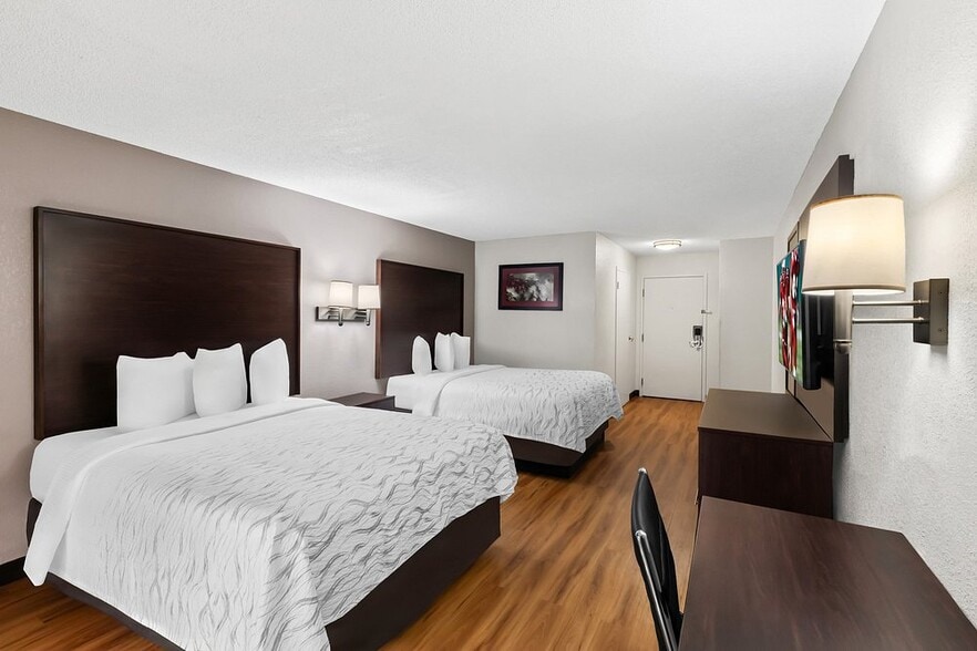 More Photos Of 2450 Old National Pky, College Park Hotel For Sale