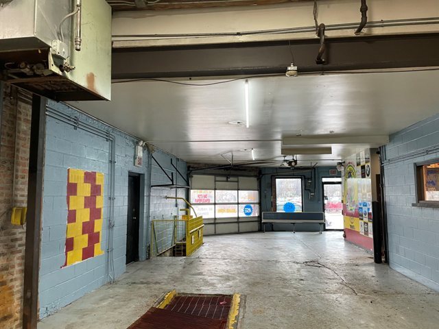 More Photos Of 937 W Irving Park Rd, Chicago Auto Repair For Lease