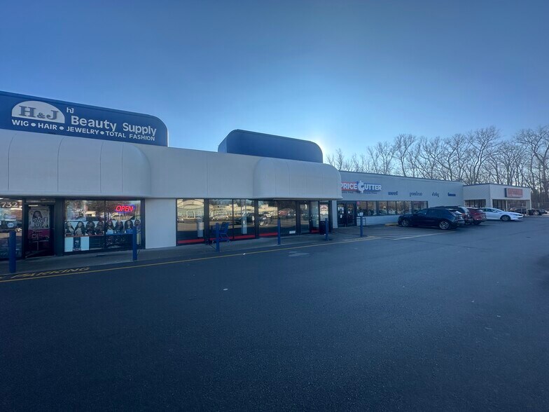 More Photos Of 726-740 28th St SE, Grand Rapids General Retail For Sale