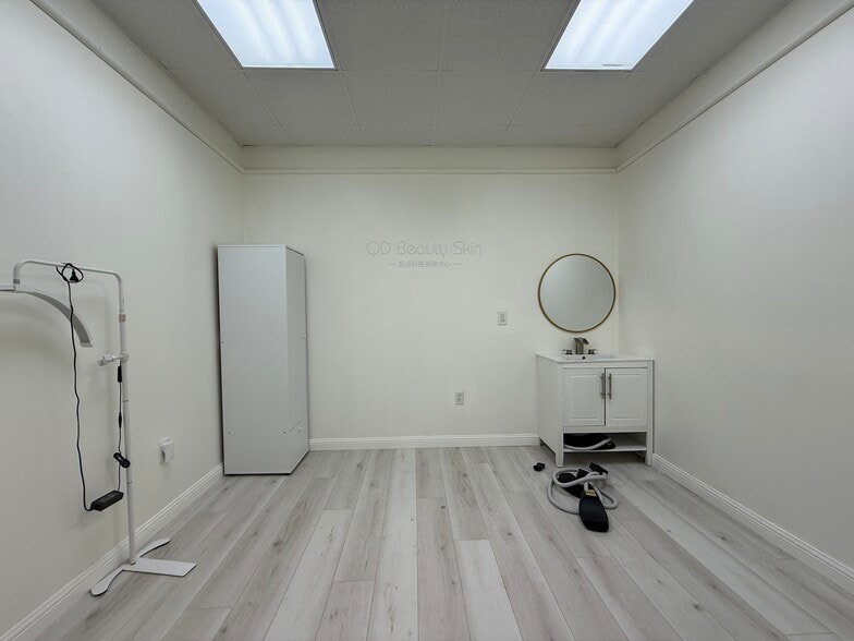 More Photos Of 9889 Bellaire Blvd, Houston General Retail For Sale