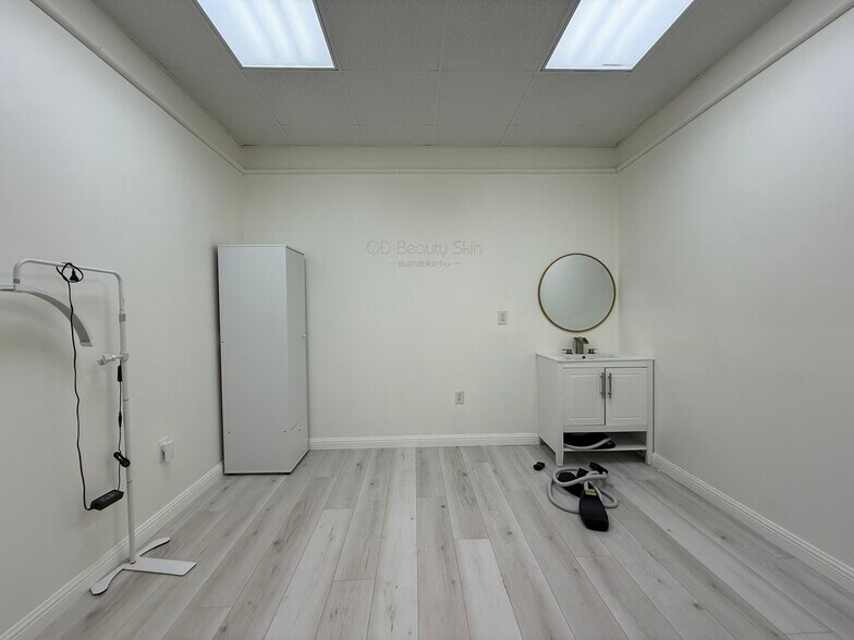 More Photos Of 9889 Bellaire Blvd, Houston General Retail For Sale