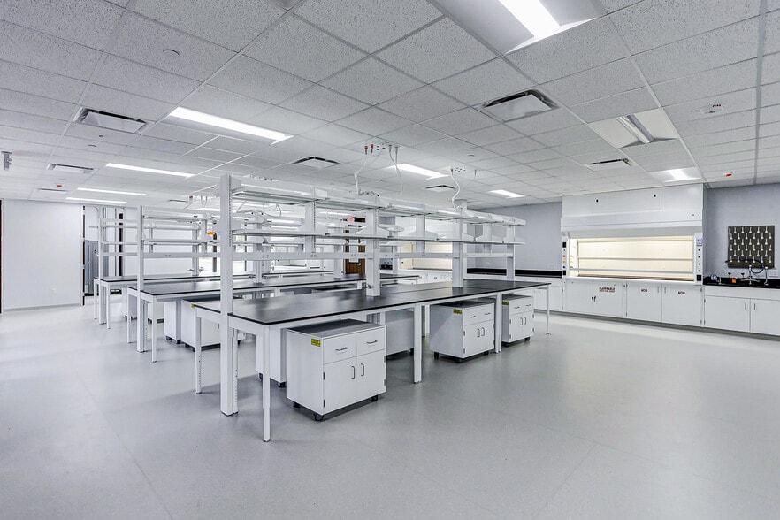 More Photos Of 8901-8933 Interchange Dr, Houston Unknown For Lease