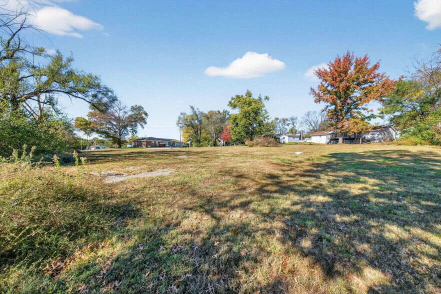 More Photos Of 302 S Lincoln Dr, Troy Office For Sale