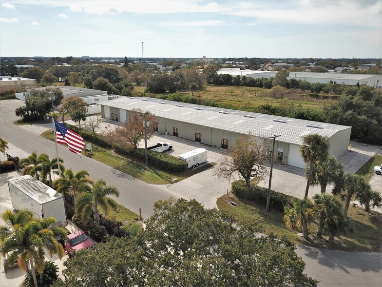 More Photos Of 5670-5720 Jason Lee Plz, Sarasota Manufacturing For Lease