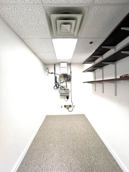 More Photos Of 10 Cedar St, Woburn Office For Sale