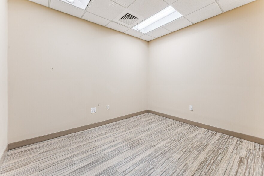 More Photos Of 2105 Northwest Blvd, Newton Office For Lease