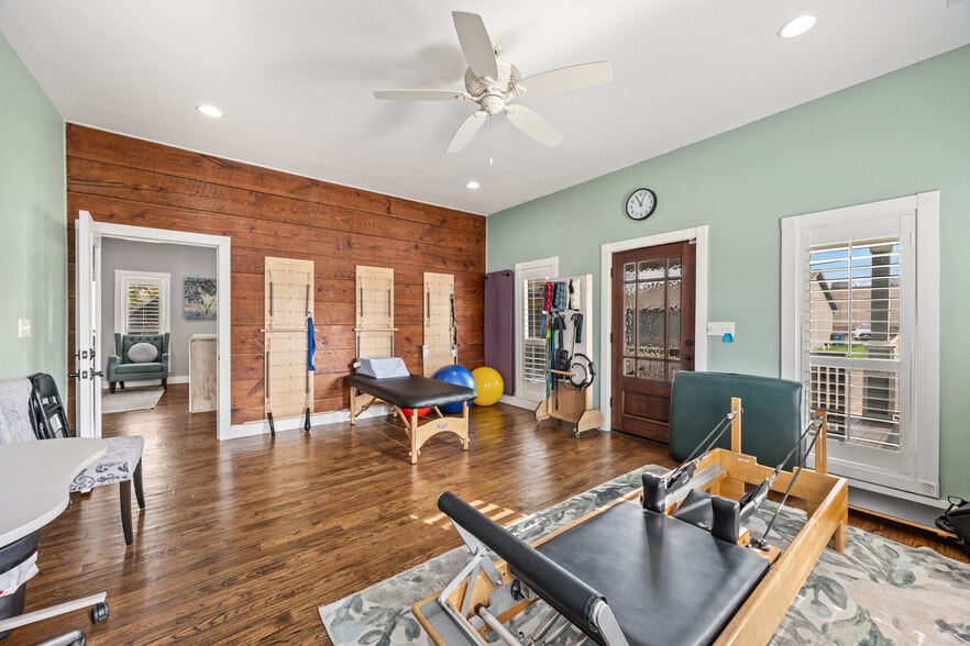 More Photos Of 203 N Alamo Rd, Rockwall Office For Sale