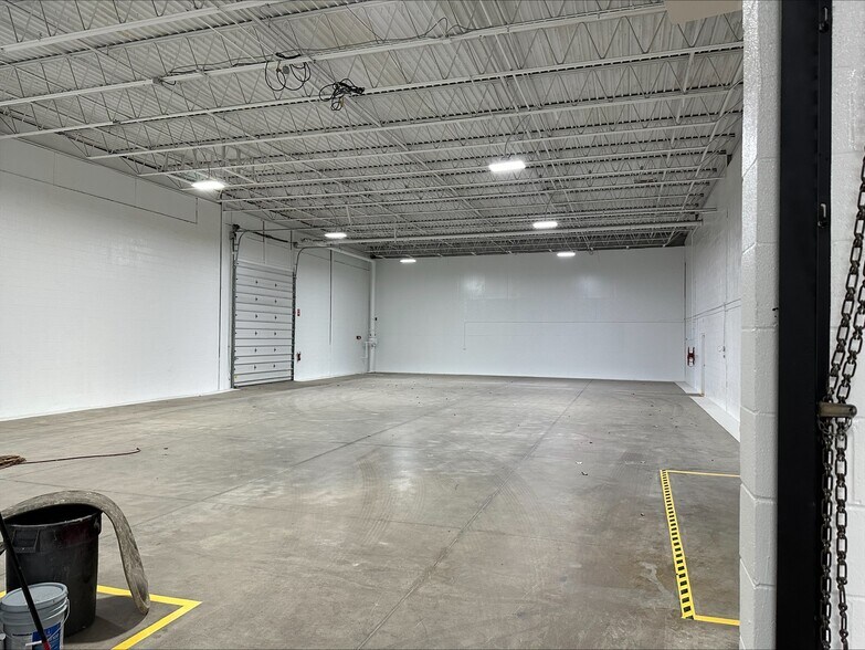 More Photos Of 175 E Broadway Ave, Westerville Warehouse For Lease
