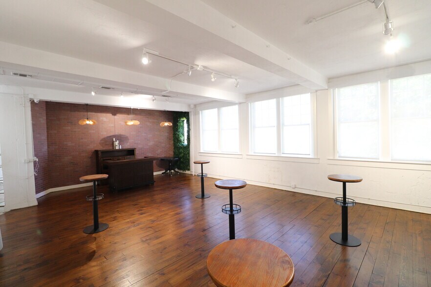 More Photos Of 1601 Chalk Hill Rd, Dallas Loft Creative Space For Sale
