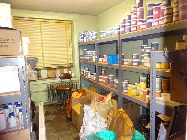More Photos Of 3146 Marion St, Laureldale Manufacturing For Sale