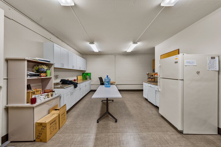 More Photos Of 209 N Pacific Hwy, Talent General Retail For Sale