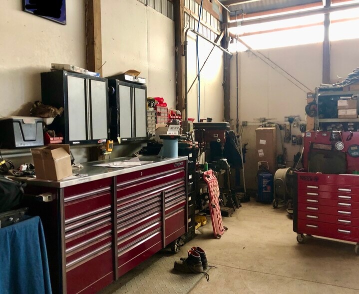 More Photos Of 825 E North St, Elburn Warehouse For Lease