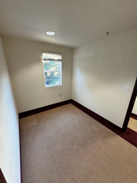 More Photos Of 200 San Marlo Way, Pacifica Office Residential For Lease