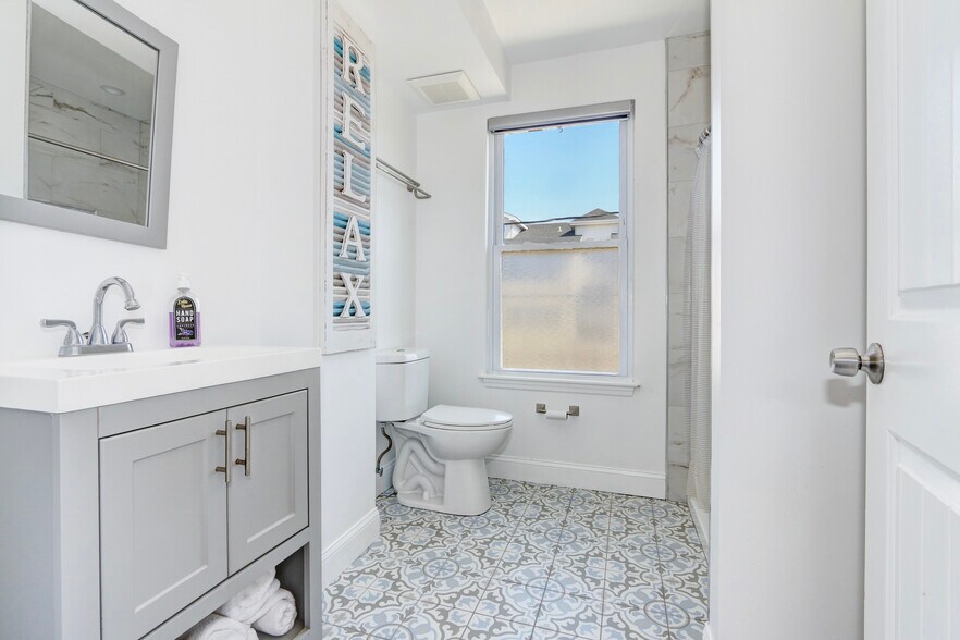 More Photos Of 5100 Atlantic Ave, Wildwood Hotel For Sale