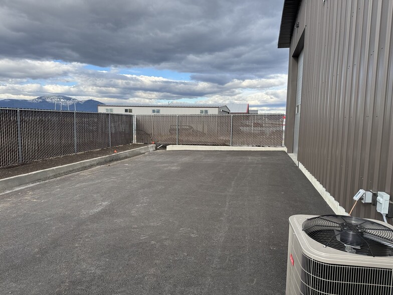 More Photos Of 3092 W Bellanca Ct, Hayden Industrial For Lease