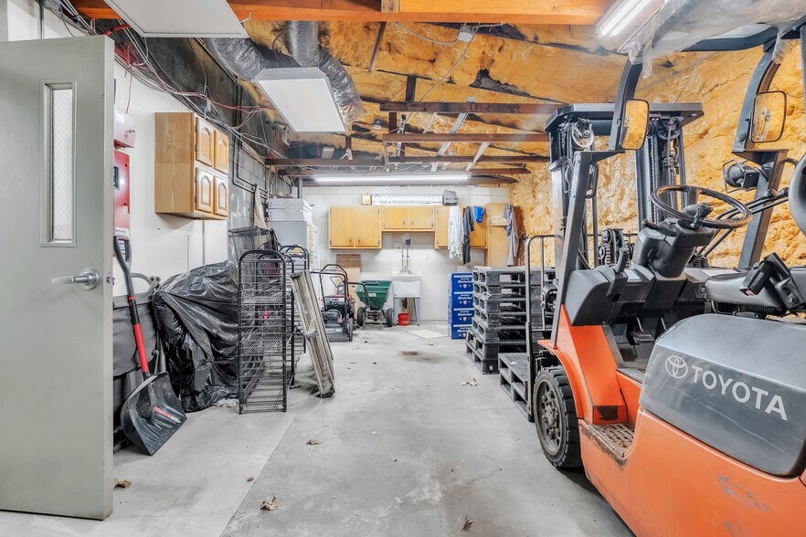 More Photos Of 1450 Pa-51, Clairton Office For Sale