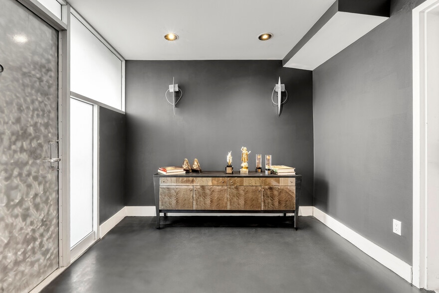 More Photos Of 751 N Highland Ave, Los Angeles Loft Creative Space For Sale