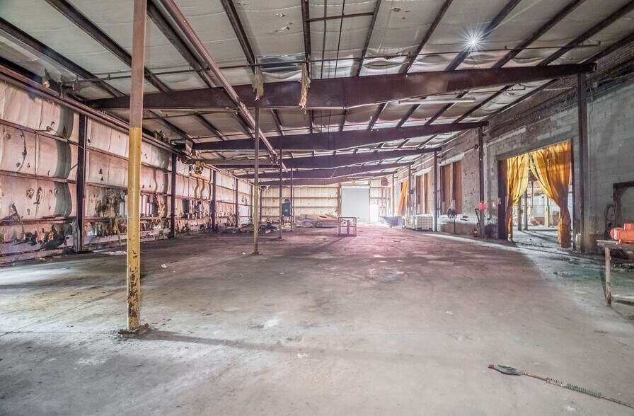 More Photos Of 413 Oxford Rd, Franklin Manufacturing For Sale