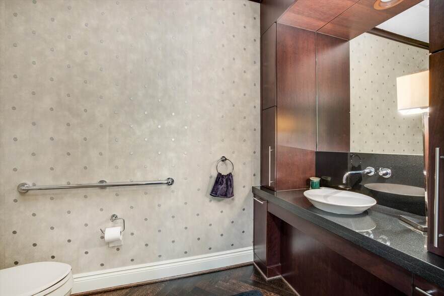 More Photos Of 112 Kercheval Ave, Grosse Pointe Office Residential For Lease