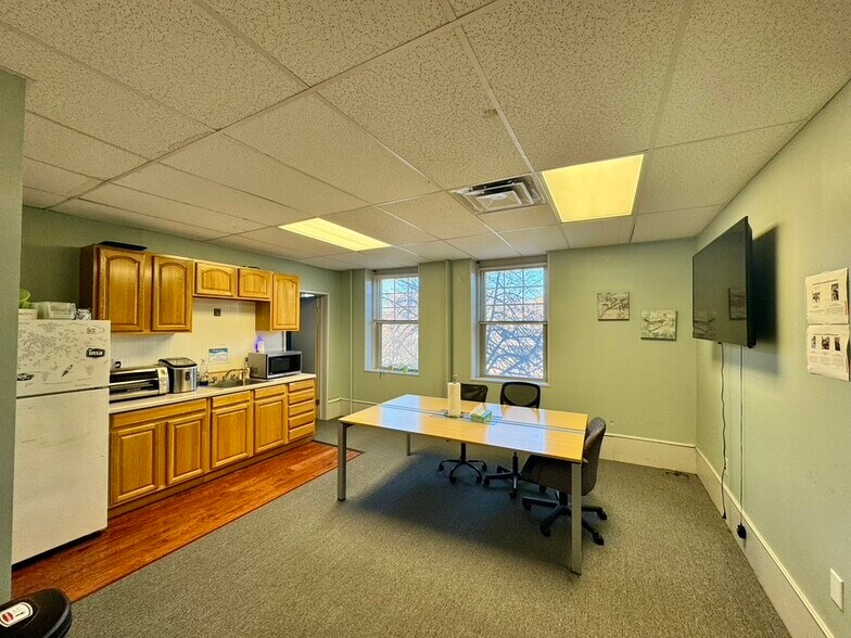 More Photos Of 35 Center St, Chicopee Storefront Retail Office For Lease