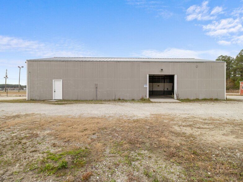 More Photos Of 3261 New Bern Hwy, Jacksonville Light Distribution For Lease