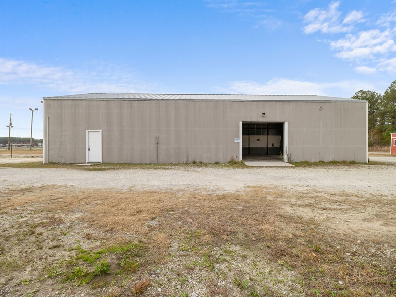 More Photos Of 3261 New Bern Hwy, Jacksonville Light Distribution For Lease