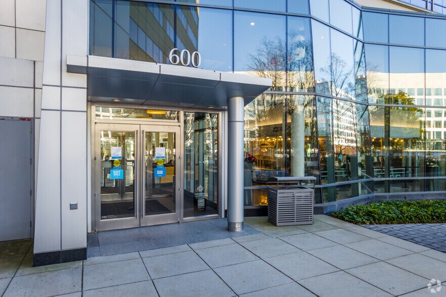 More Photos Of 600 Maryland Ave SW, Washington Office For Lease