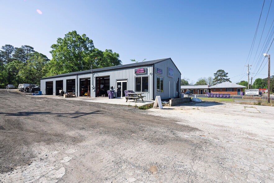 More Photos Of 508 Travis Ave, Saluda Auto Repair For Sale