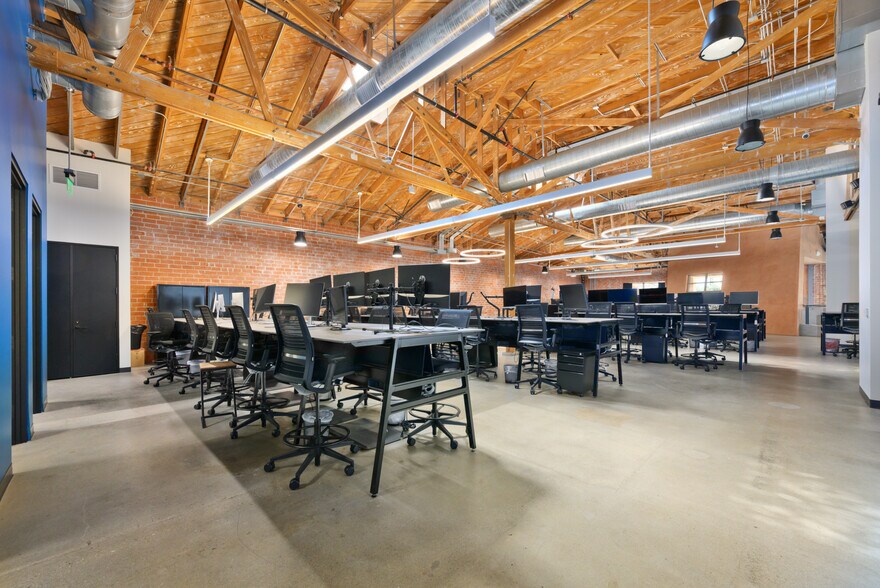 More Photos Of 2223-2229 S Carmelina Ave, Los Angeles Loft Creative Space For Lease