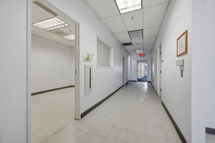 More Photos Of 700-710 W Wilson Ave, Glendale Warehouse For Sale