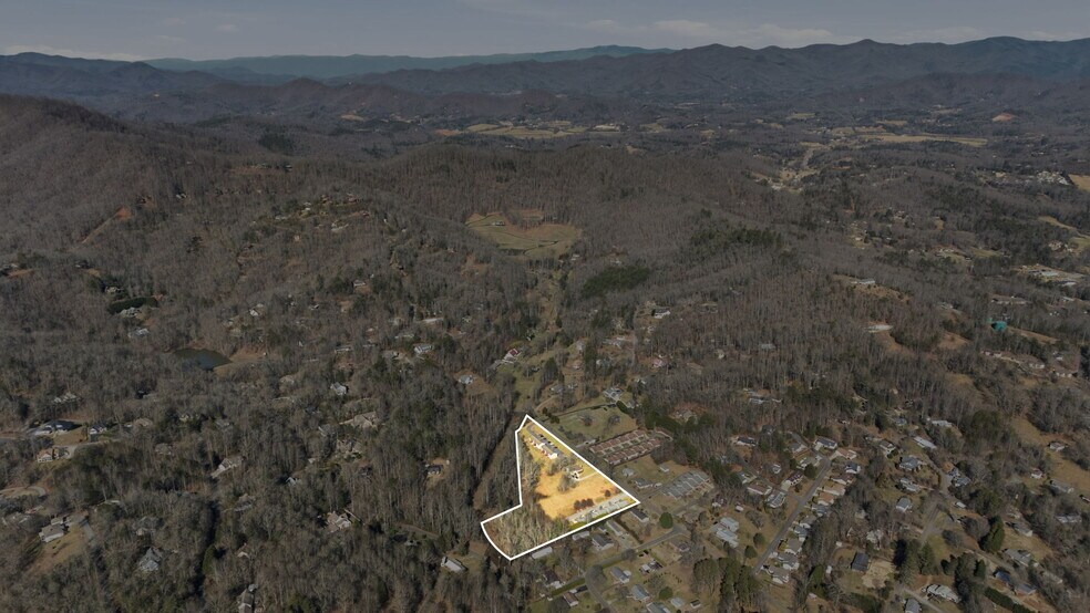 More Photos Of 520 Baird Cove Rd, Franklin Apartments For Sale