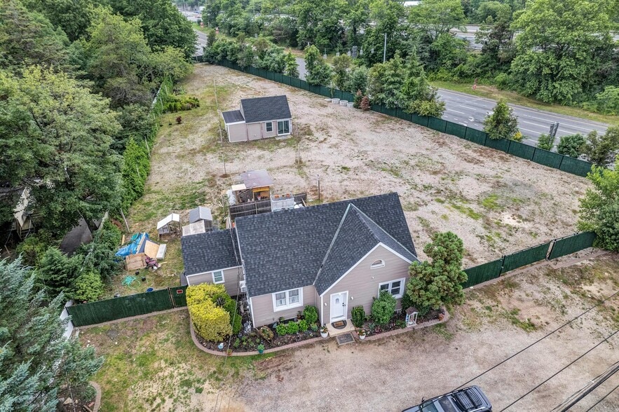 More Photos Of 557 Deer Park Rd, Dix Hills Flex For Sale