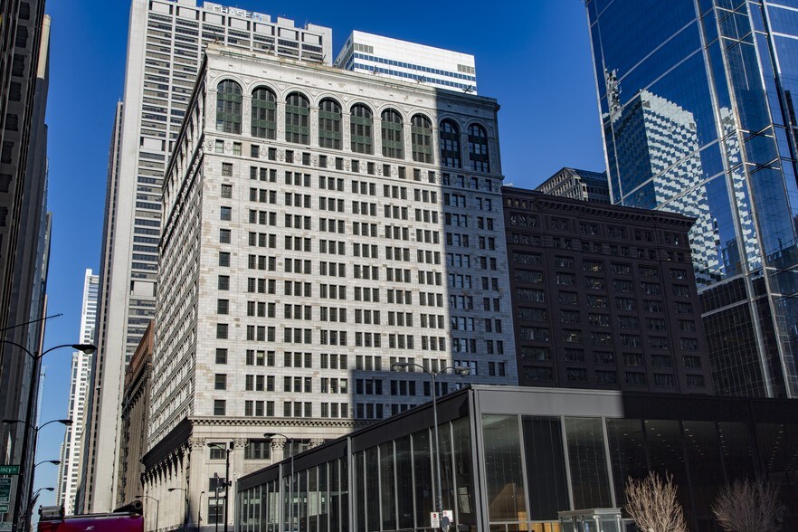 More Photos Of 125 S Clark St, Chicago Loft Creative Space For Lease