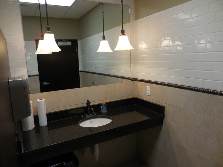 More Photos Of 5640 S 84th St, Lincoln Loft Creative Space For Lease