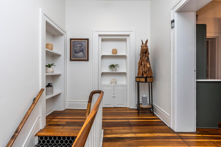 More Photos Of 302 W High St, Lexington Office Residential For Sale