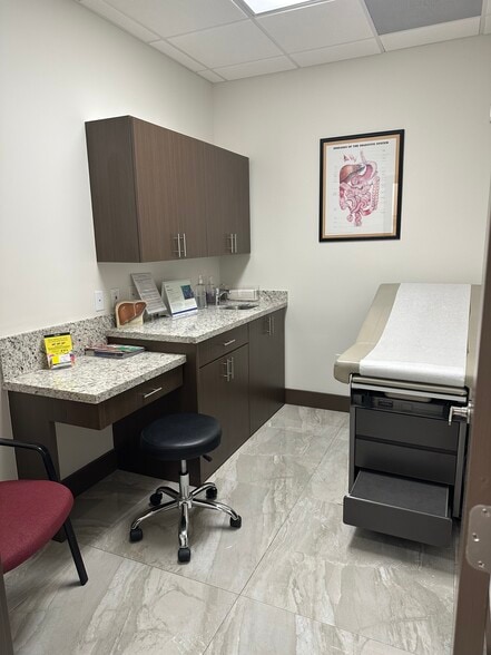 More Photos Of 1601 N Palm Ave, Pembroke Pines Medical For Lease