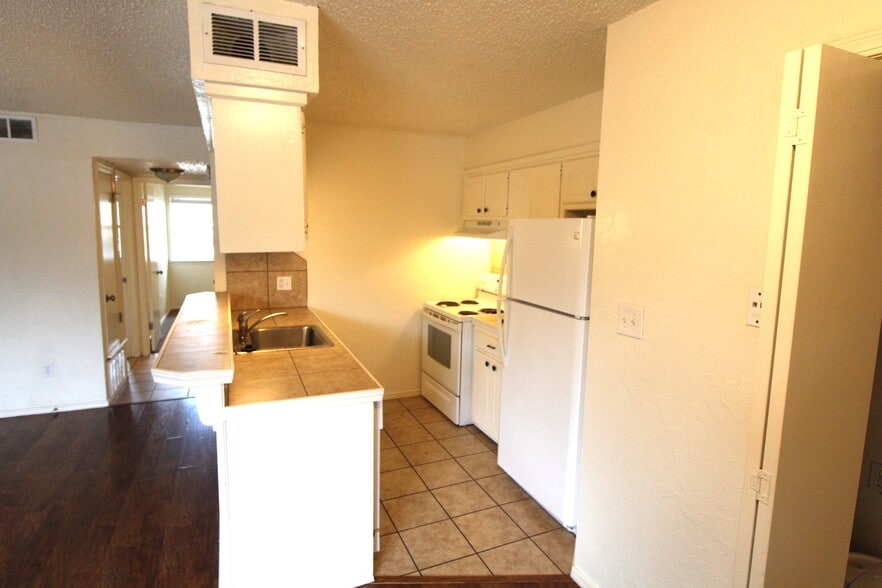 More Photos Of 1311 Glen Oaks Ct, Norman Apartments For Sale