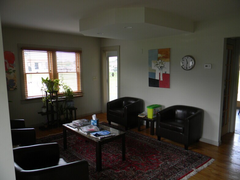 More Photos Of 216 Russell St, Hadley Office For Lease